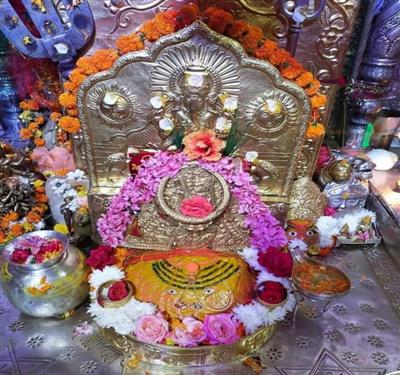 माँ श्री बज्रेश्वरी देवी मंदिर में “जय माता दी” बोल हवन कुंड में कूदा श्रद्धालु, पूरी तरह झुलसा, पढ़े पूरी खबर..