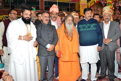 राधा-कृष्ण मंदिर में आयोजित धार्मिक समागम में शामिल हुए मुख्यमंत्री